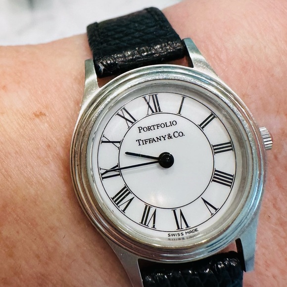 Tiffany and Co ladies watch with original leather strap - Picture 5 of 9